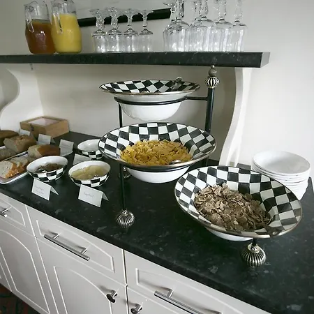 Moloney House 4* 둘린