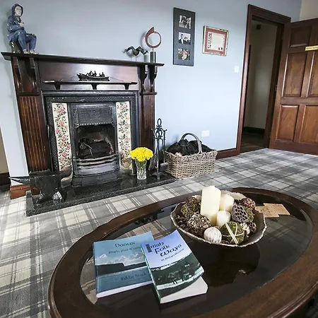Moloney House 4*